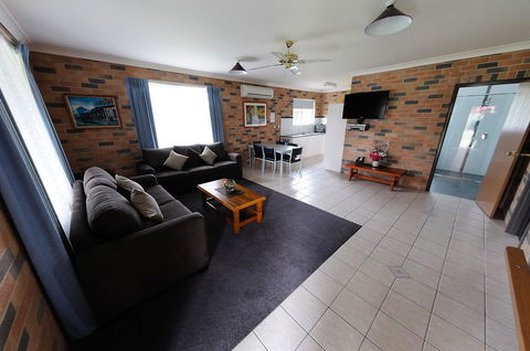 Greenvale Holiday Units - Inverell Accommodation 3