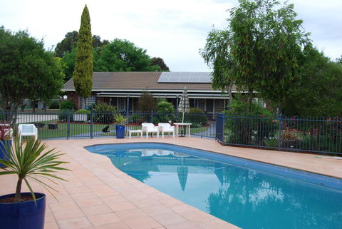 Greenvale Holiday Units - Inverell Accommodation 6