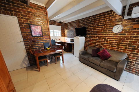 Greenvale Holiday Units - Inverell Accommodation 7