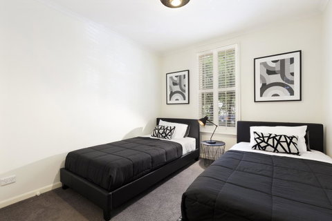 Melbourne Luxury Paradise - Inverell Accommodation 8
