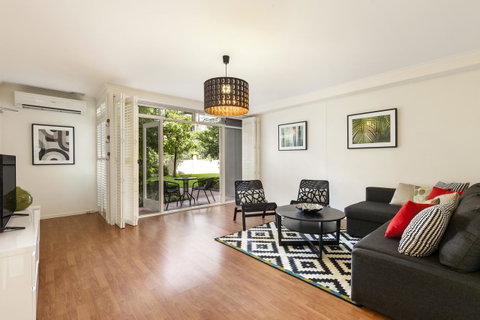 Melbourne Luxury Paradise - Inverell Accommodation 2