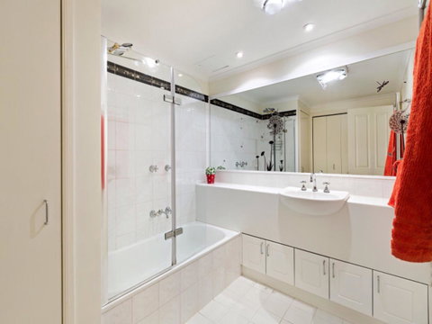 Melbourne Luxury Paradise - Inverell Accommodation 9