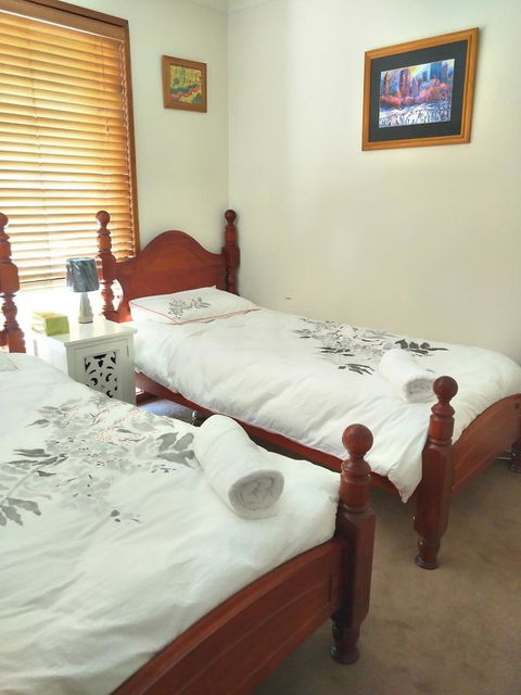 Waterfront Retreat - Inverell Accommodation 22