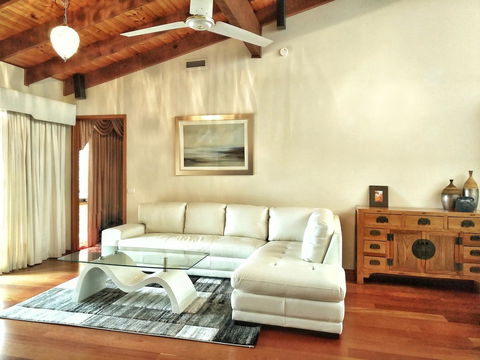 Waterfront Retreat - Inverell Accommodation 15