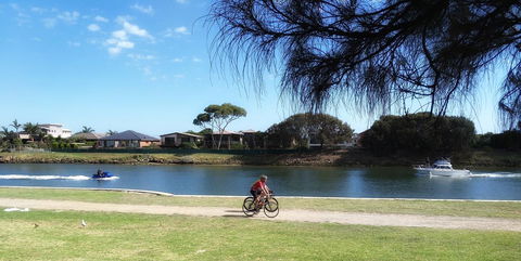 Waterfront Retreat - Inverell Accommodation 28