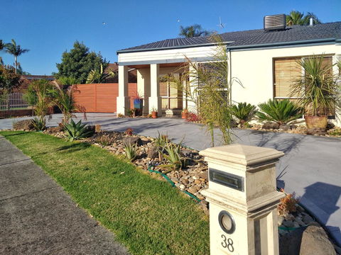 Waterfront Retreat - Inverell Accommodation 6