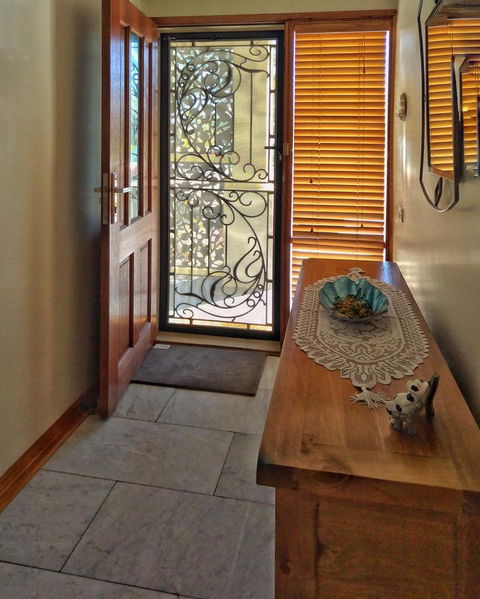Waterfront Retreat - Inverell Accommodation 13