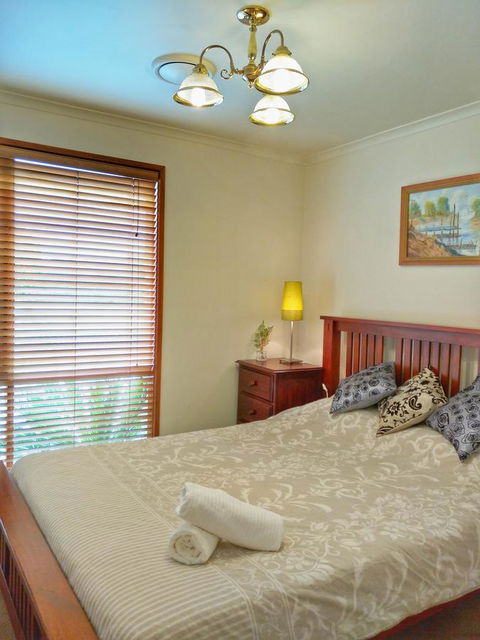 Waterfront Retreat - Inverell Accommodation 21