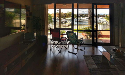 Waterfront Retreat - Inverell Accommodation 3