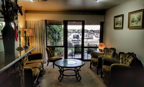 Waterfront Retreat - Inverell Accommodation 14
