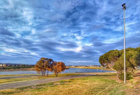 Waterfront Retreat - Inverell Accommodation 27