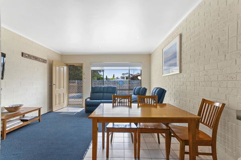 Allambi Holiday Apartments - Inverell Accommodation 12