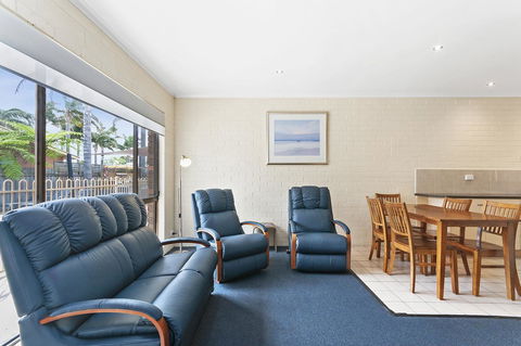 Allambi Holiday Apartments - Inverell Accommodation 3