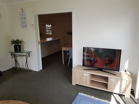Dromana Holiday Beach House - Inverell Accommodation 1
