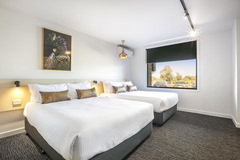 Nightcap At The Cheeky Squire - Inverell Accommodation 19