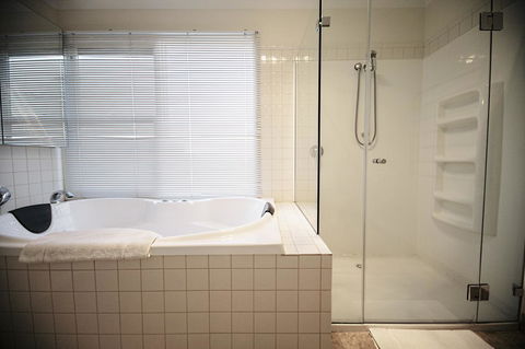 Rayville Boat Houses - Inverell Accommodation 12