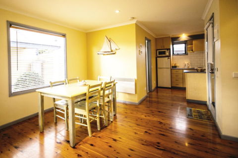 Rayville Boat Houses - Inverell Accommodation 25