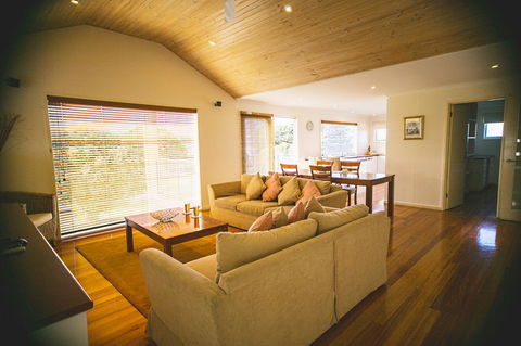 Rayville Boat Houses - Inverell Accommodation 8