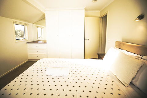 Rayville Boat Houses - Inverell Accommodation 14