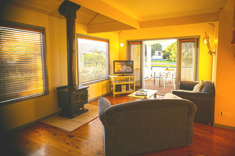 Rayville Boat Houses - Inverell Accommodation 4