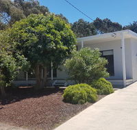 Island Escape - Inverell Accommodation