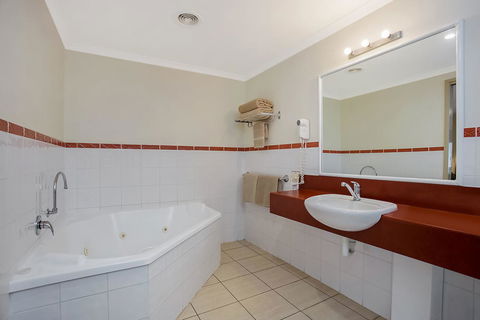 Comfort Inn Warrnambool International - Inverell Accommodation 11