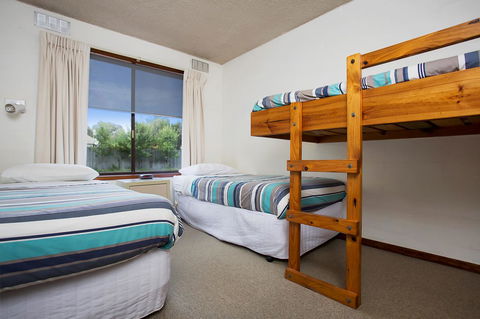 Eastern Beach Holiday Units - Inverell Accommodation 6