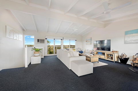 Beachside House - Inverell Accommodation 1