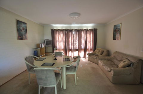 Ballymena Holiday Units - Inverell Accommodation 5