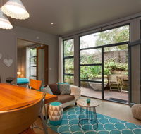 The Love Shack - romantic bungalow - Inverell Accommodation