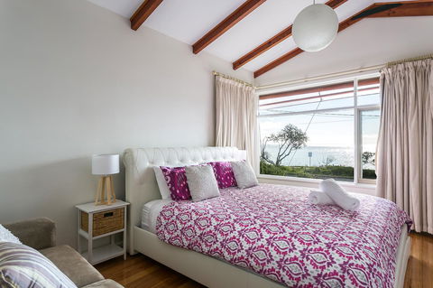 Beach Front Beauty - Ocean Front Views - Inverell Accommodation 9