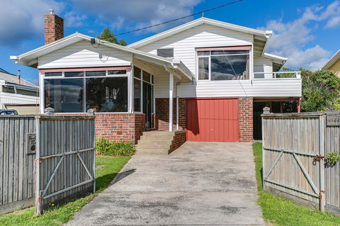Beach Front Beauty - Ocean Front Views - Inverell Accommodation 17