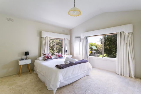 Beach Front Beauty - Ocean Front Views - Inverell Accommodation 10