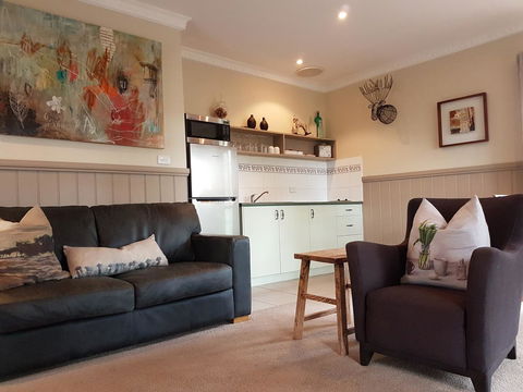 Tangenong Cottages - Inverell Accommodation 13