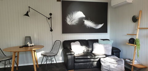 Tangenong Cottages - Inverell Accommodation 6