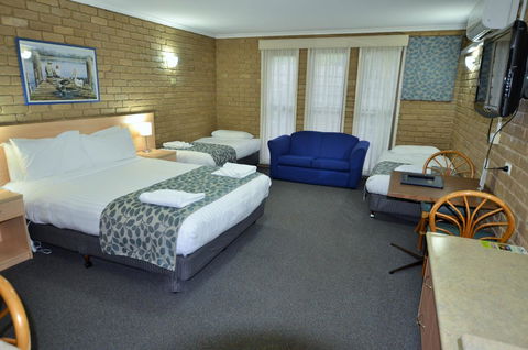 Tropicana Motor Inn - Inverell Accommodation 9