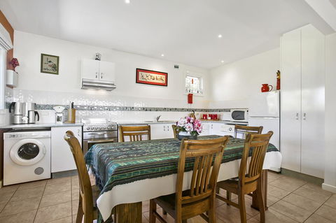 Black Dolphin Beach Penthouse - Inverell Accommodation 4