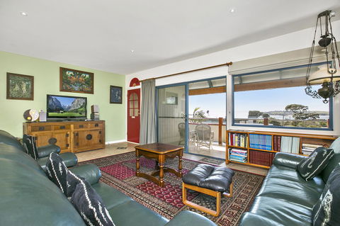 Black Dolphin Beach Penthouse - Inverell Accommodation 18