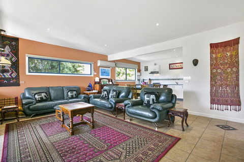 Black Dolphin Beach Penthouse - Inverell Accommodation 5