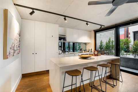 Stylish Apartment In Unique Church Development - Inverell Accommodation 6