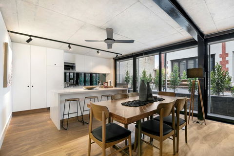 Stylish Apartment In Unique Church Development - Inverell Accommodation 8