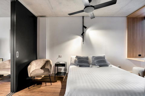 Stylish Apartment In Unique Church Development - Inverell Accommodation 2