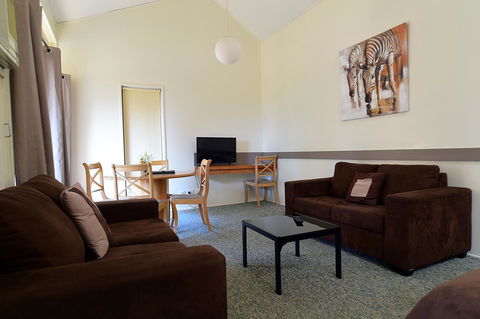 Executive Hideaway - Inverell Accommodation 22