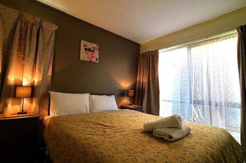 Executive Hideaway - Inverell Accommodation 11