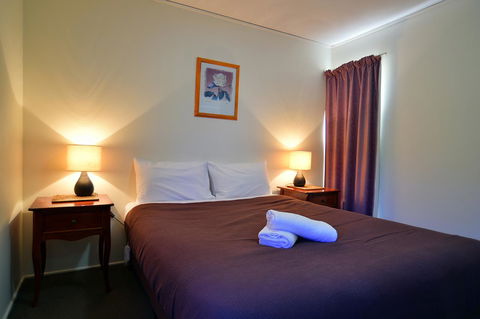 Executive Hideaway - Inverell Accommodation 30
