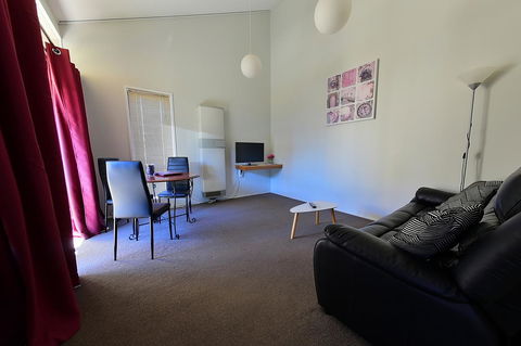 Executive Hideaway - Inverell Accommodation 43