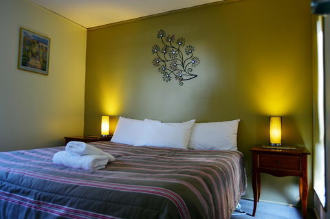 Executive Hideaway - Inverell Accommodation 29