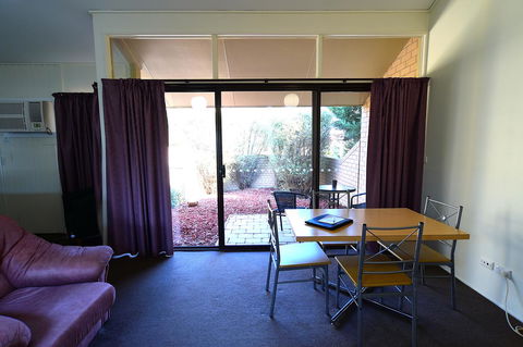 Executive Hideaway - Inverell Accommodation 33