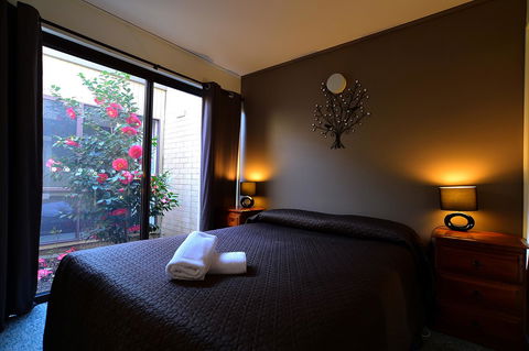 Executive Hideaway - Inverell Accommodation 21