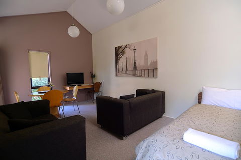 Executive Hideaway - Inverell Accommodation 17